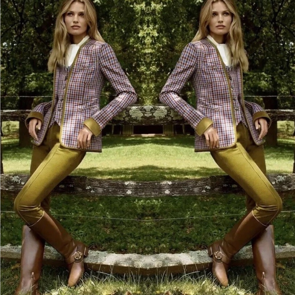 NEW Tory Burch Sofia Camel Brown Emblem Riding Boots – Size 6M